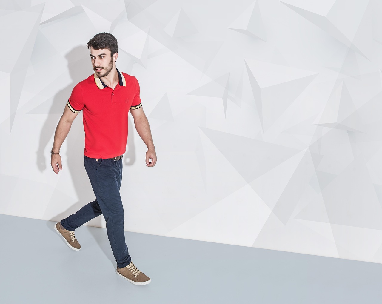 entdecken sie die grundlagen der herrenmode: zeitlose basics f&uuml;r jeden tag, die stil und komfort perfekt kombinieren.